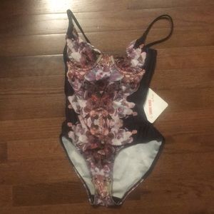 6 Shore Road by Pooja Palace one piece XS